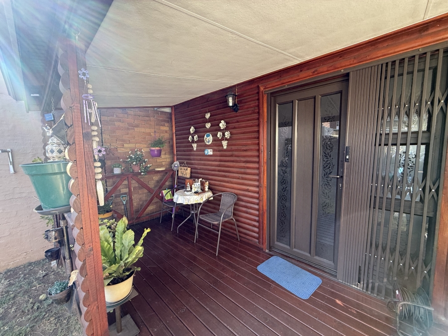 To Let 2 Bedroom Property for Rent in Lambton Gardens Gauteng
