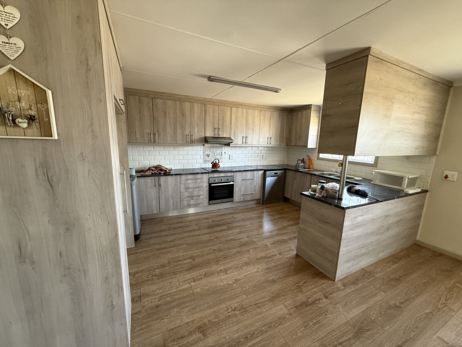 To Let 2 Bedroom Property for Rent in Lambton Gardens Gauteng
