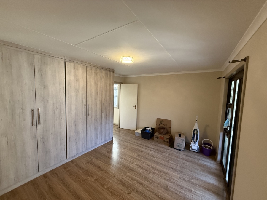To Let 2 Bedroom Property for Rent in Lambton Gardens Gauteng