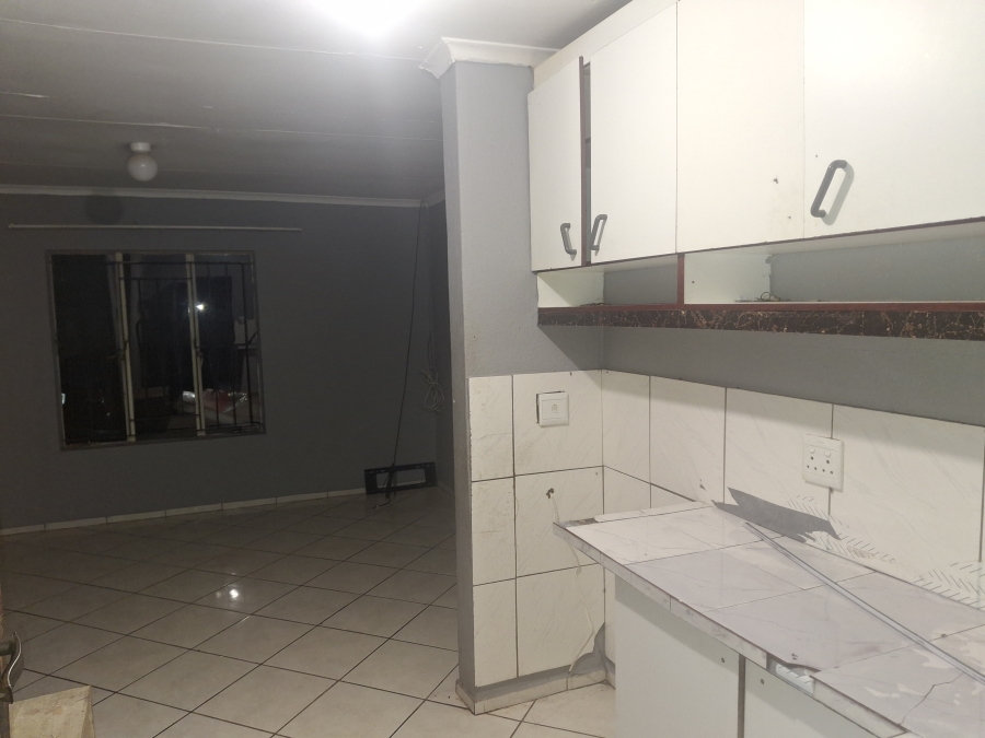 To Let 3 Bedroom Property for Rent in Clayville Gauteng