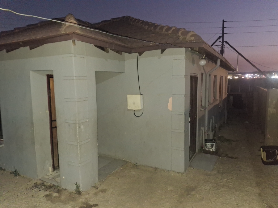 To Let 3 Bedroom Property for Rent in Clayville Gauteng