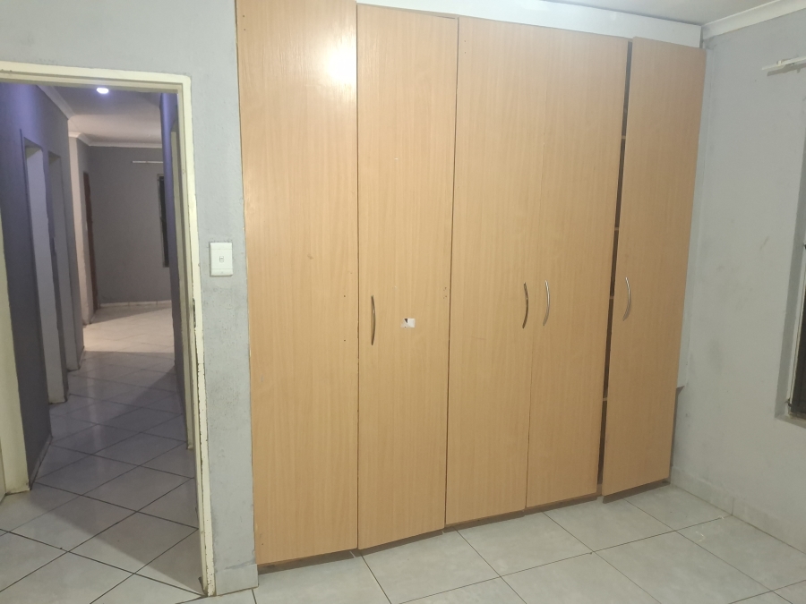 To Let 3 Bedroom Property for Rent in Clayville Gauteng