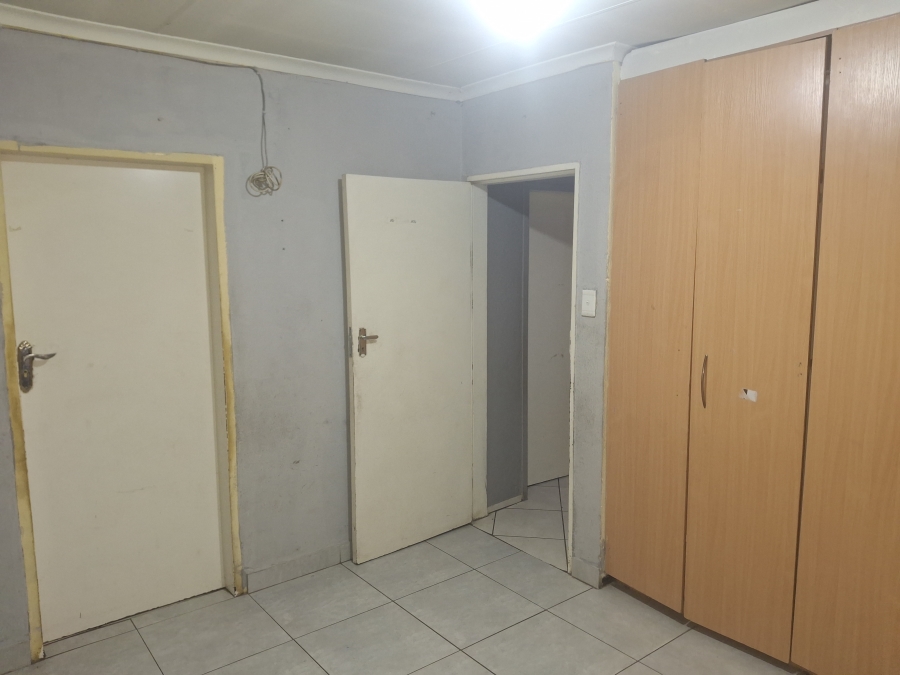 To Let 3 Bedroom Property for Rent in Clayville Gauteng