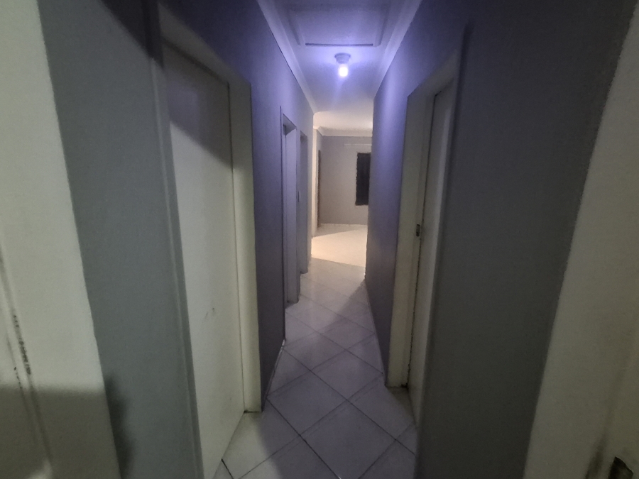 To Let 3 Bedroom Property for Rent in Clayville Gauteng