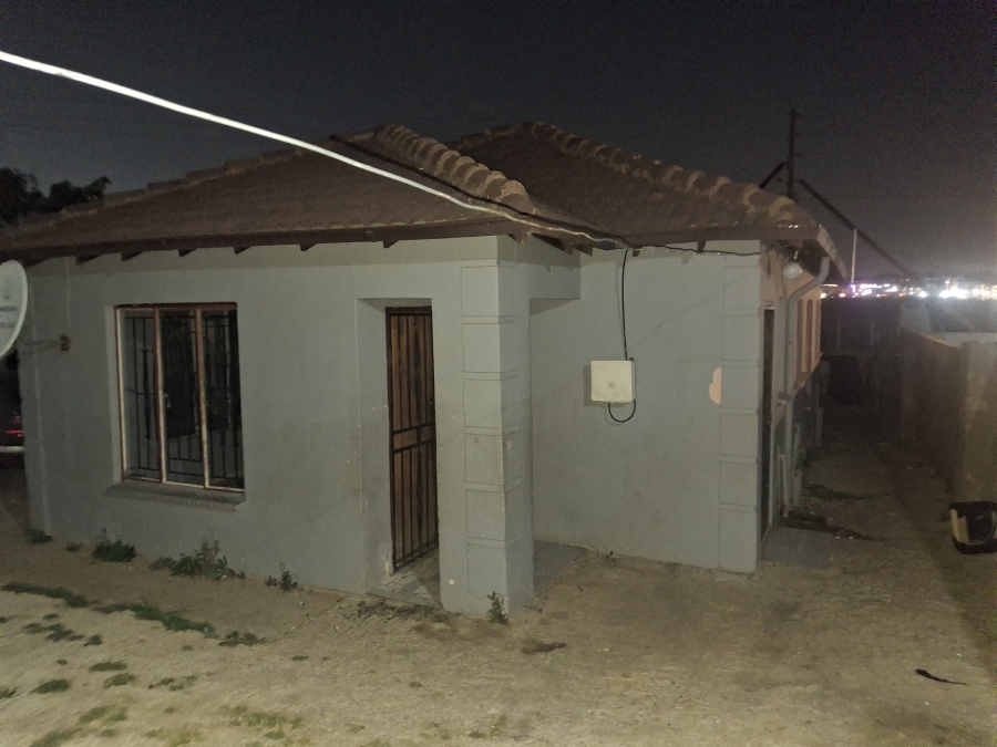 To Let 3 Bedroom Property for Rent in Clayville Gauteng