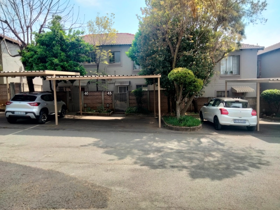 2 Bedroom Property for Sale in Sonneglans Gauteng