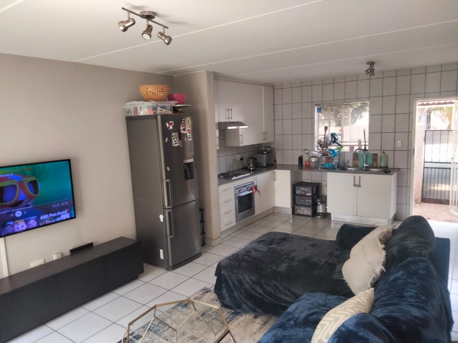 2 Bedroom Property for Sale in Sonneglans Gauteng