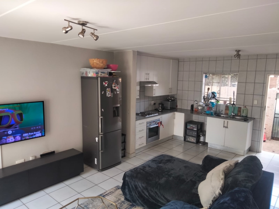 2 Bedroom Property for Sale in Sonneglans Gauteng