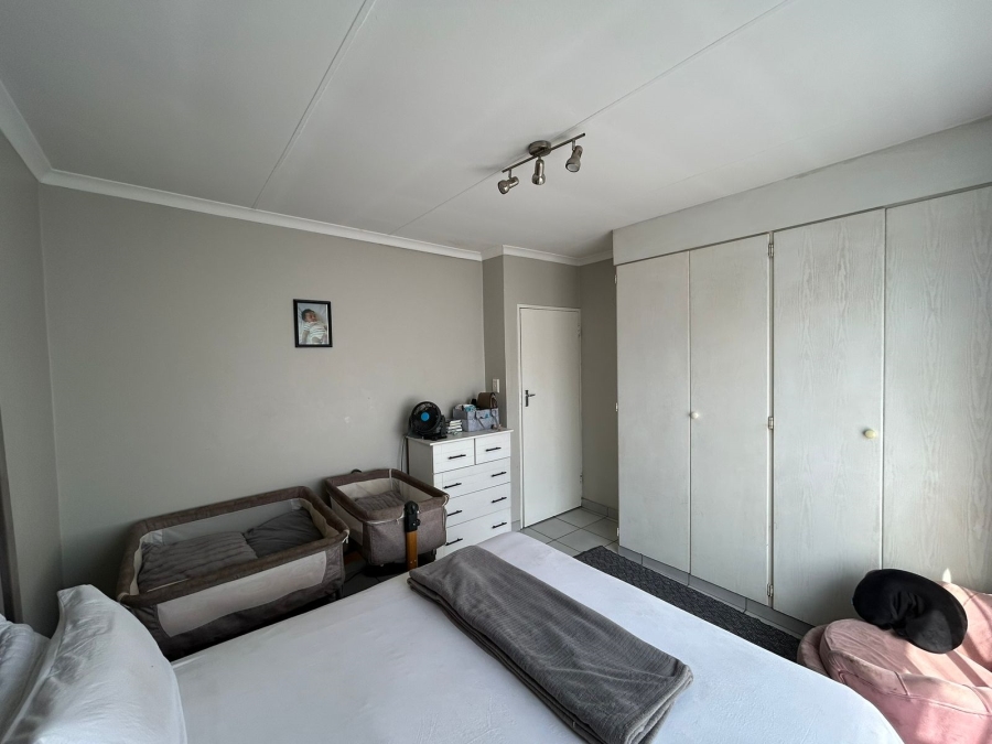 2 Bedroom Property for Sale in Sonneglans Gauteng