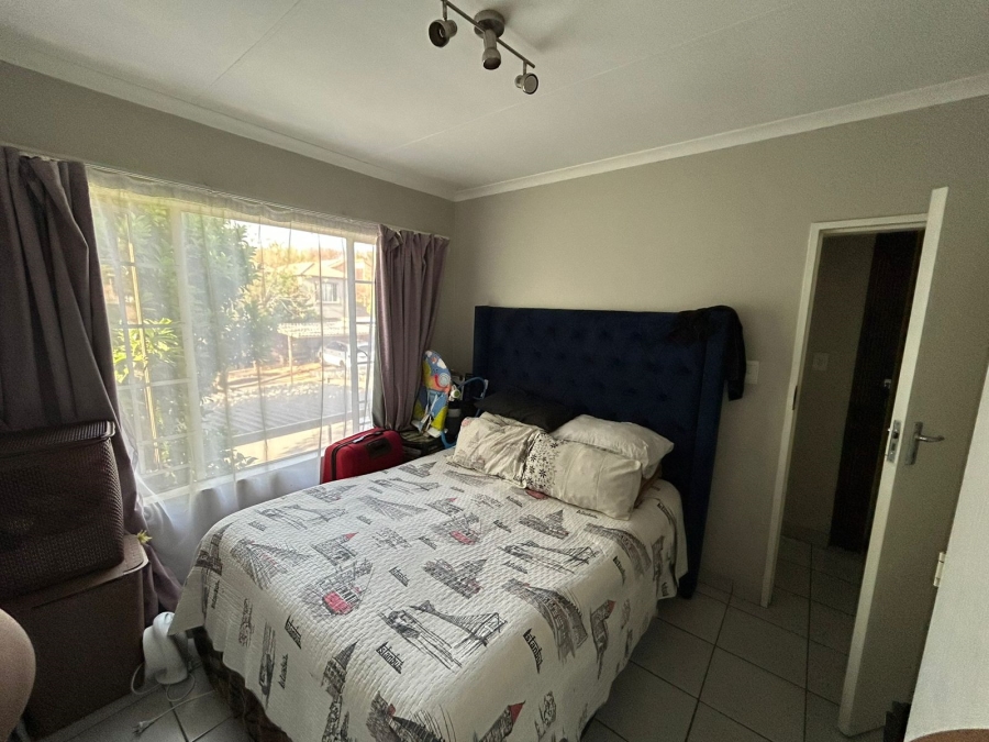 2 Bedroom Property for Sale in Sonneglans Gauteng