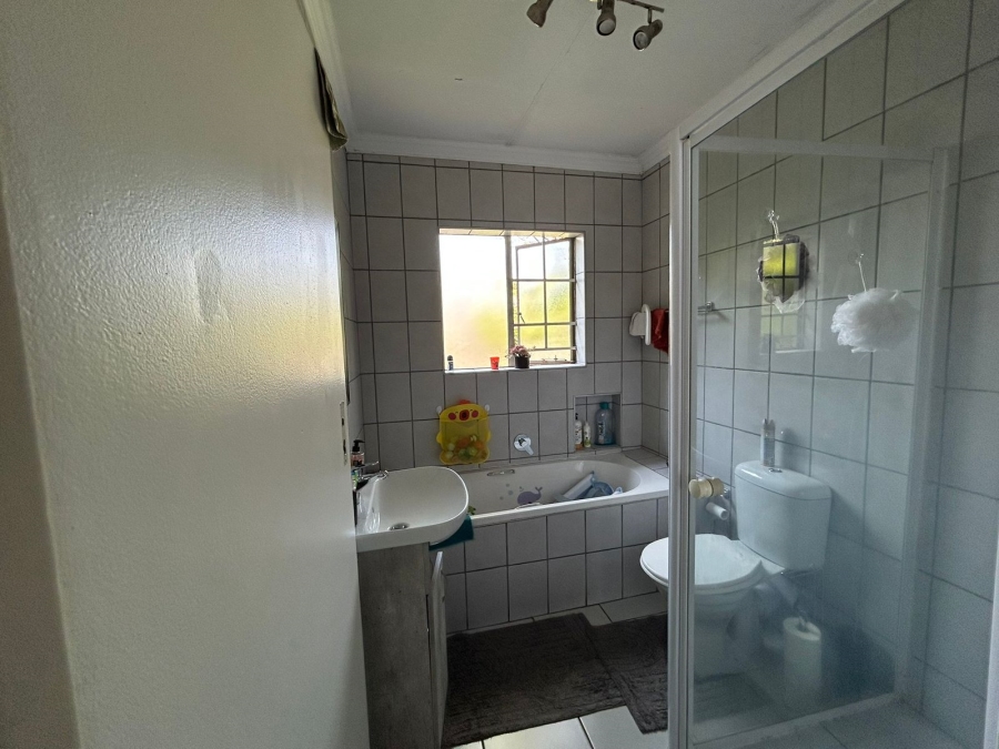 2 Bedroom Property for Sale in Sonneglans Gauteng