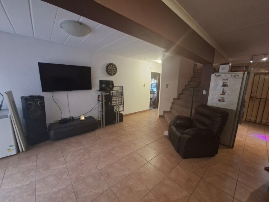 2 Bedroom Property for Sale in Van Riebeeck Park Gauteng