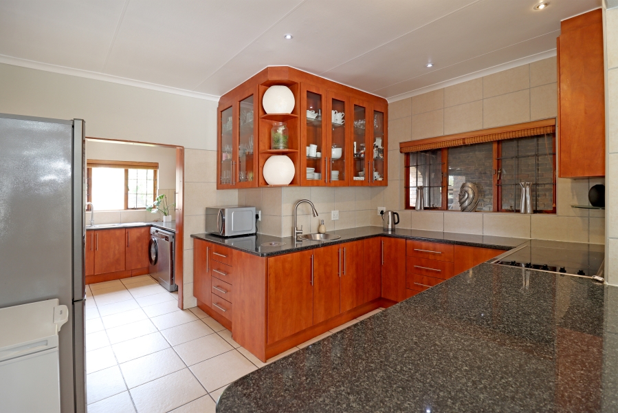 5 Bedroom Property for Sale in Paulshof Gauteng