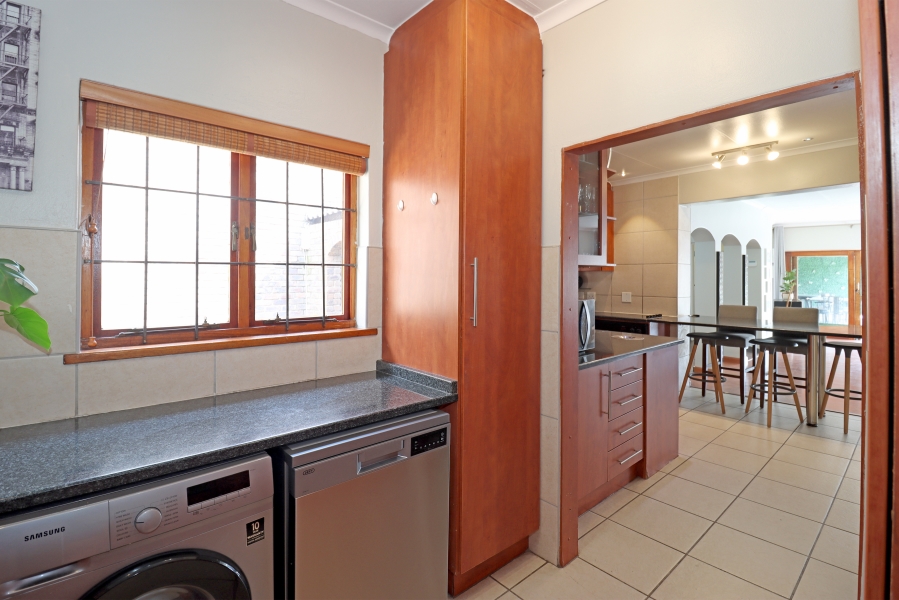 5 Bedroom Property for Sale in Paulshof Gauteng