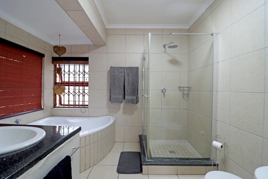 5 Bedroom Property for Sale in Paulshof Gauteng