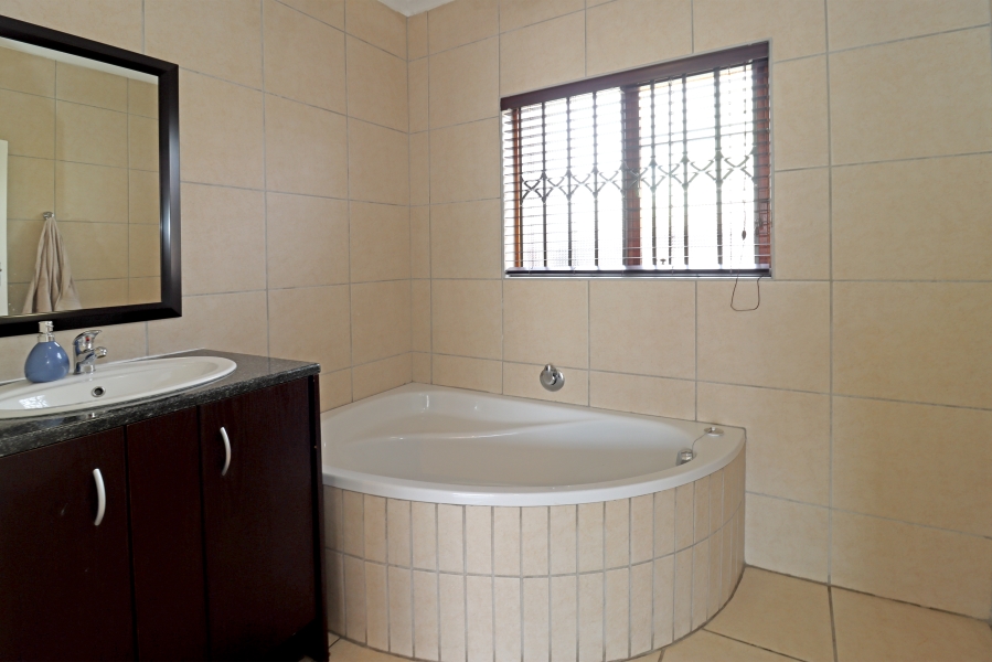 5 Bedroom Property for Sale in Paulshof Gauteng