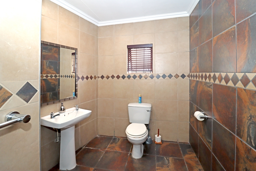 5 Bedroom Property for Sale in Paulshof Gauteng