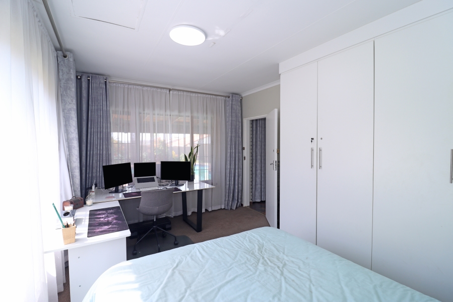 5 Bedroom Property for Sale in Paulshof Gauteng