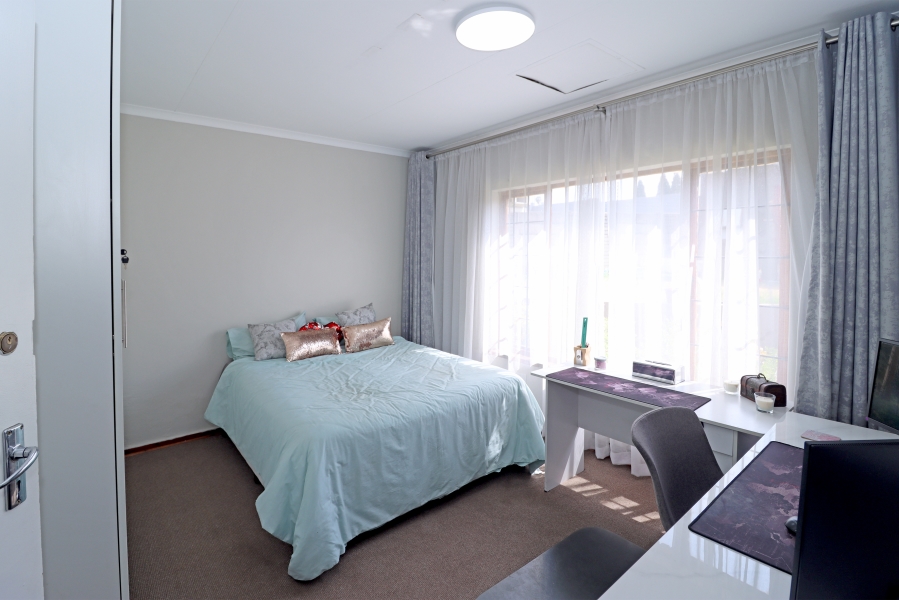 5 Bedroom Property for Sale in Paulshof Gauteng