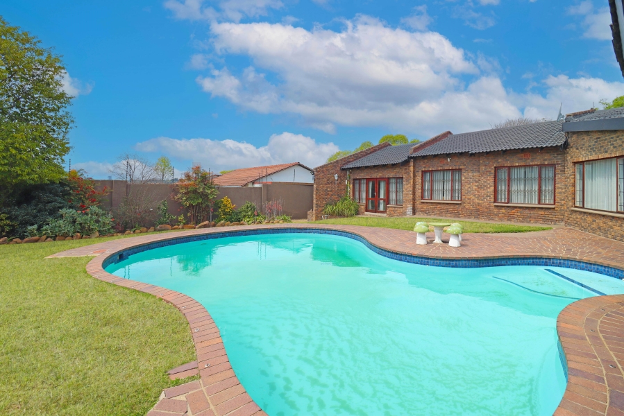 5 Bedroom Property for Sale in Paulshof Gauteng