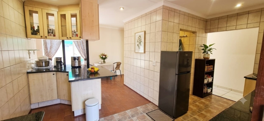 5 Bedroom Property for Sale in Rooihuiskraal North Gauteng