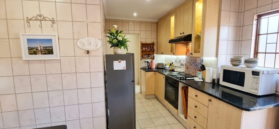 5 Bedroom Property for Sale in Rooihuiskraal North Gauteng