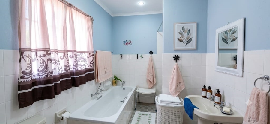 5 Bedroom Property for Sale in Rooihuiskraal North Gauteng