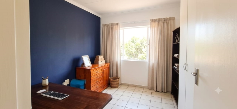5 Bedroom Property for Sale in Rooihuiskraal North Gauteng