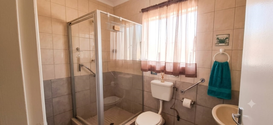 5 Bedroom Property for Sale in Rooihuiskraal North Gauteng