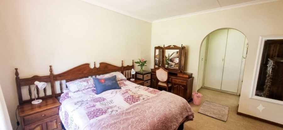 5 Bedroom Property for Sale in Rooihuiskraal North Gauteng
