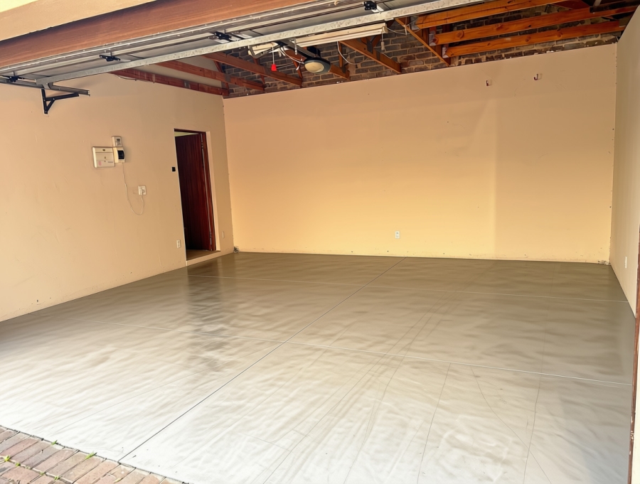 3 Bedroom Property for Sale in Maroeladal Gauteng