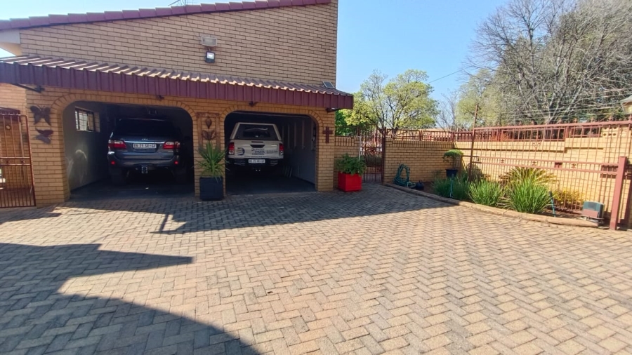 3 Bedroom Property for Sale in Helikonpark Gauteng