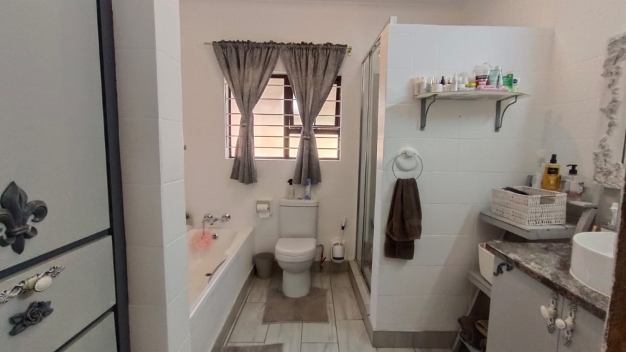 3 Bedroom Property for Sale in Helikonpark Gauteng