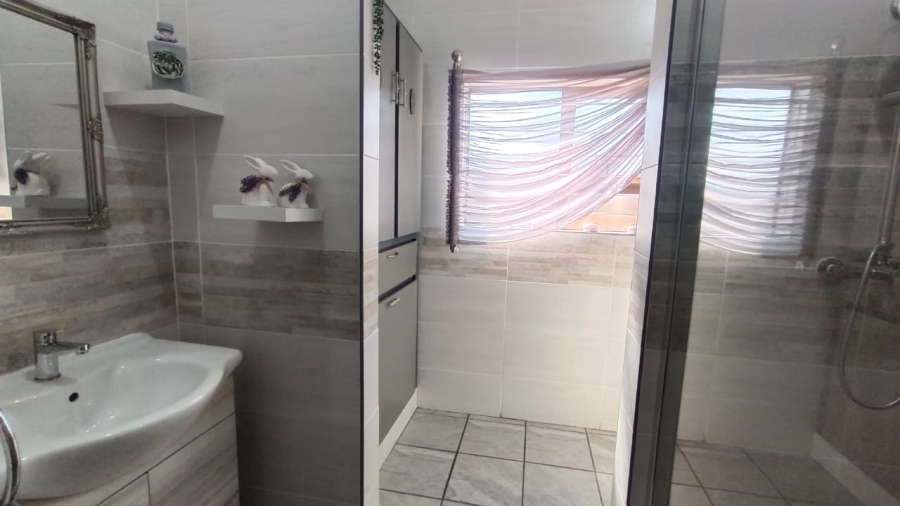 3 Bedroom Property for Sale in Helikonpark Gauteng