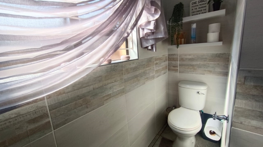 3 Bedroom Property for Sale in Helikonpark Gauteng
