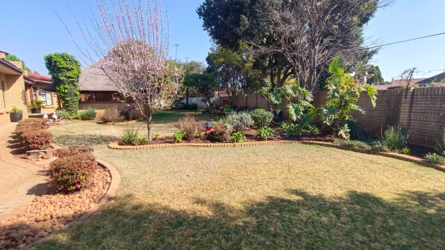 3 Bedroom Property for Sale in Helikonpark Gauteng
