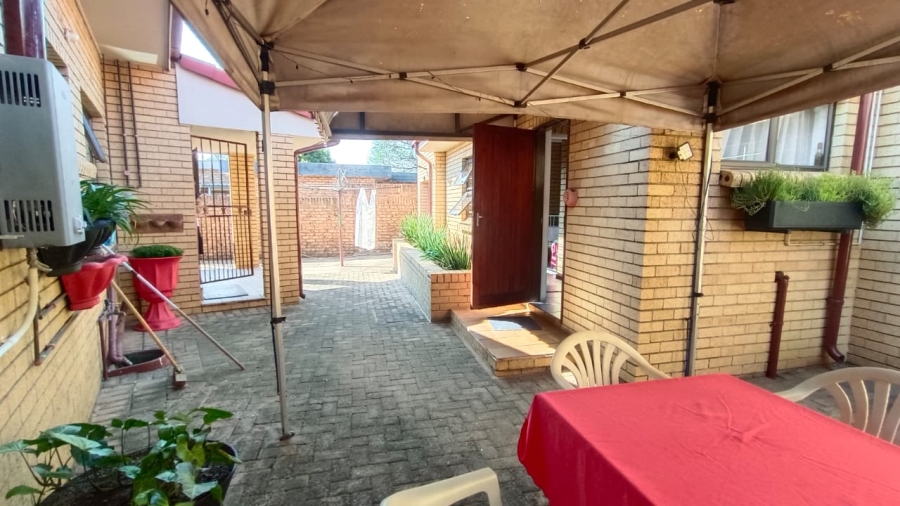 3 Bedroom Property for Sale in Helikonpark Gauteng