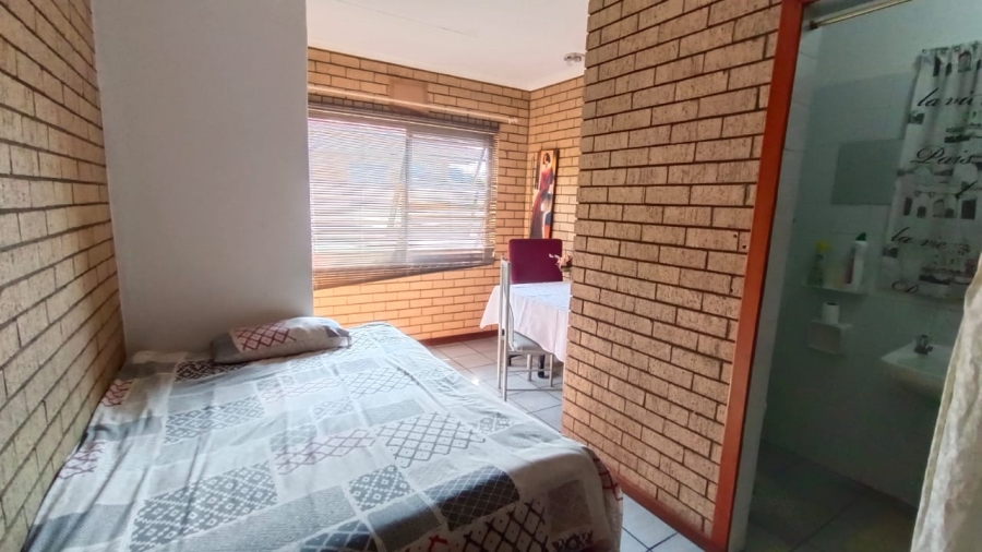 3 Bedroom Property for Sale in Helikonpark Gauteng