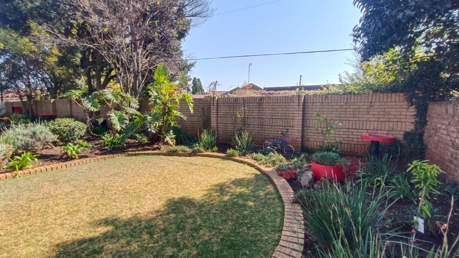 3 Bedroom Property for Sale in Helikonpark Gauteng