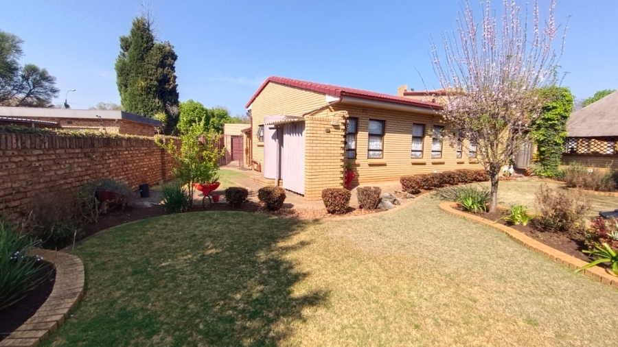 3 Bedroom Property for Sale in Helikonpark Gauteng