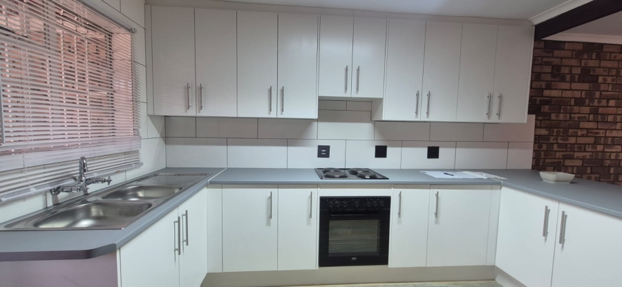 2 Bedroom Property for Sale in Greenhills Gauteng