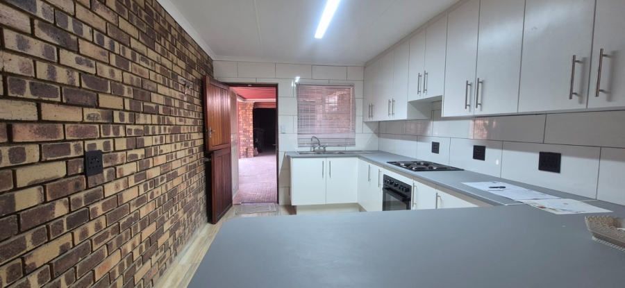 2 Bedroom Property for Sale in Greenhills Gauteng