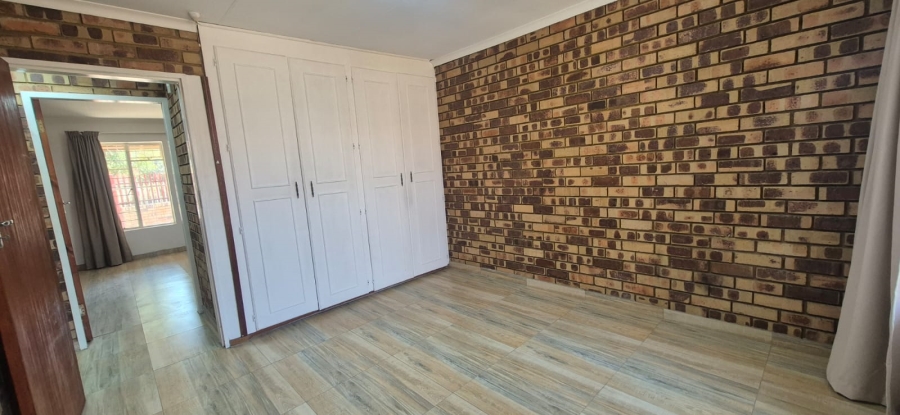 2 Bedroom Property for Sale in Greenhills Gauteng