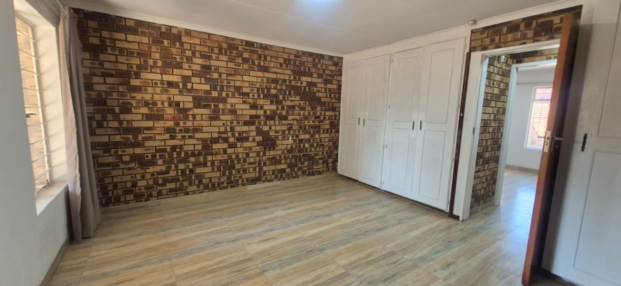 2 Bedroom Property for Sale in Greenhills Gauteng