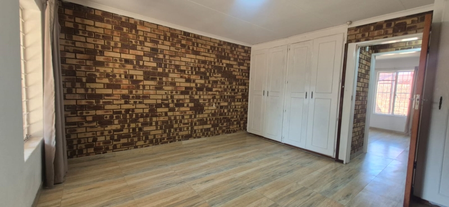 2 Bedroom Property for Sale in Greenhills Gauteng