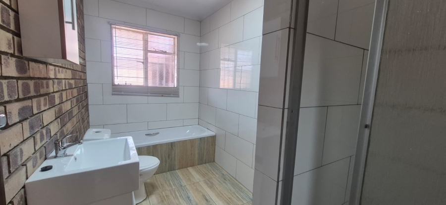 2 Bedroom Property for Sale in Greenhills Gauteng