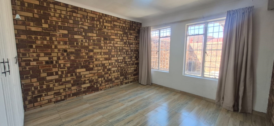 2 Bedroom Property for Sale in Greenhills Gauteng
