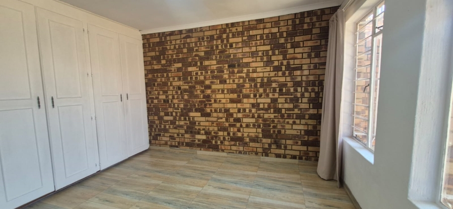 2 Bedroom Property for Sale in Greenhills Gauteng