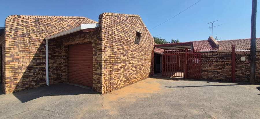 2 Bedroom Property for Sale in Greenhills Gauteng