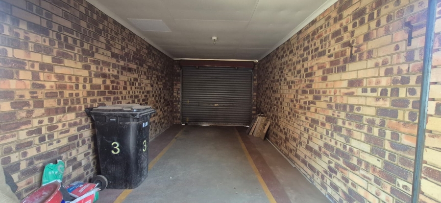2 Bedroom Property for Sale in Greenhills Gauteng